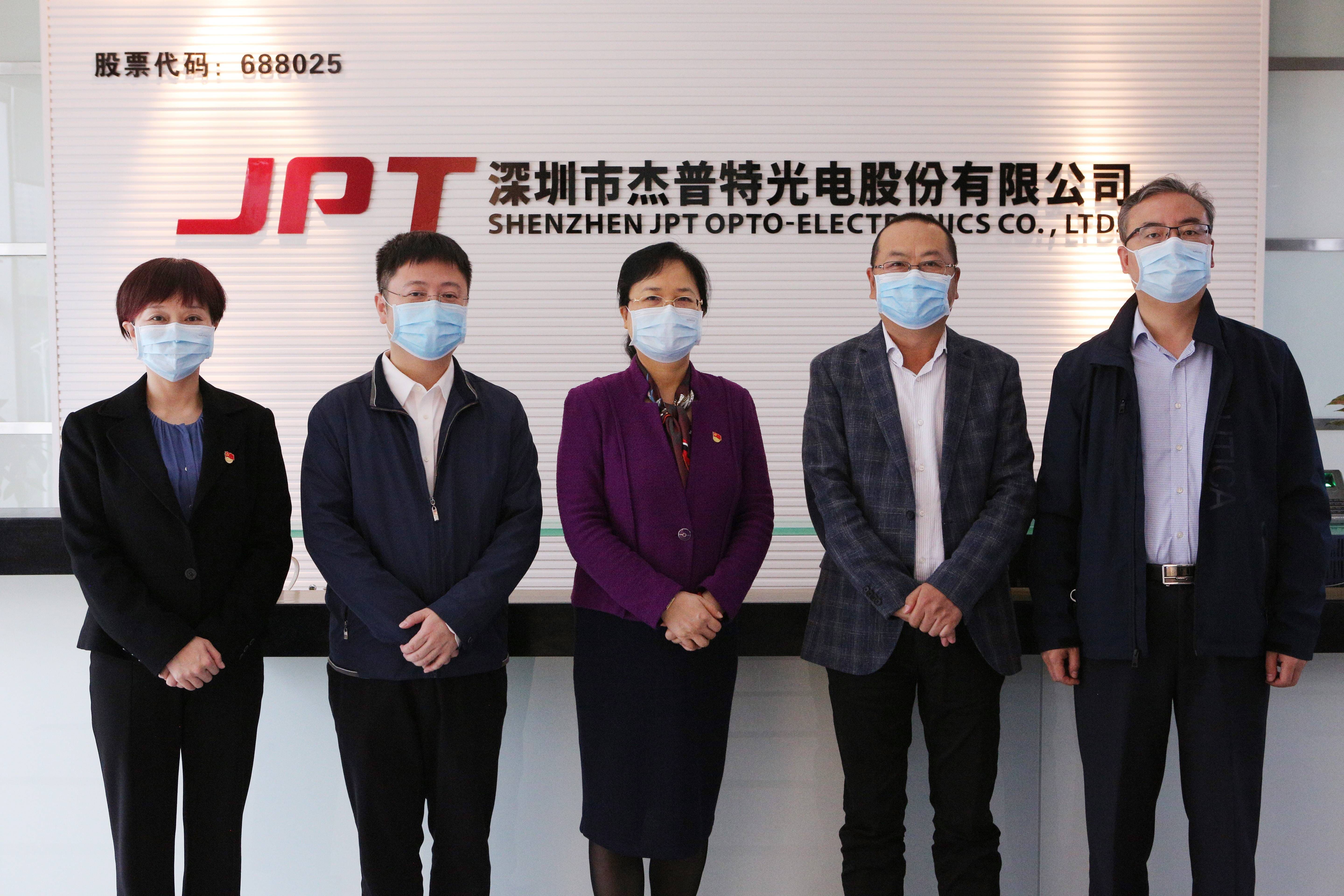 龍華區(qū)領(lǐng)導(dǎo) (1).jpg 龍華區(qū)領(lǐng)導(dǎo) (1).jpg